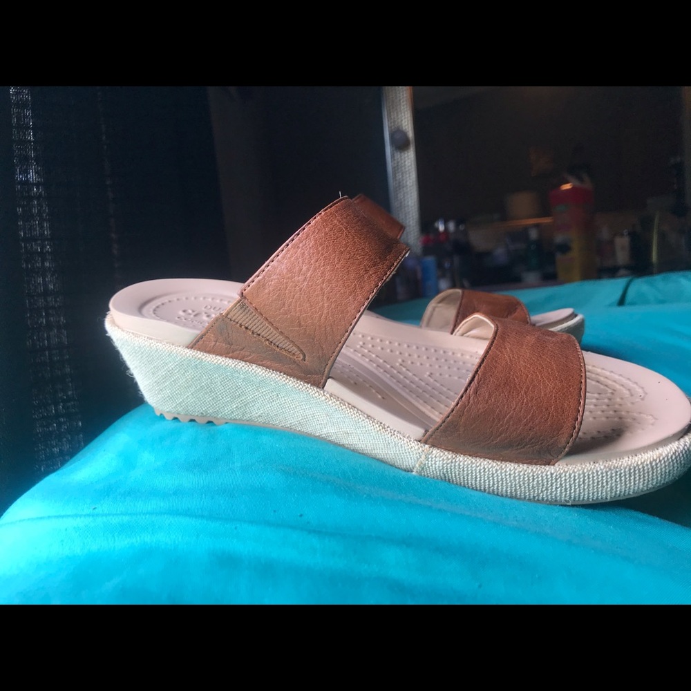 Women’s size 7 crocs never worn